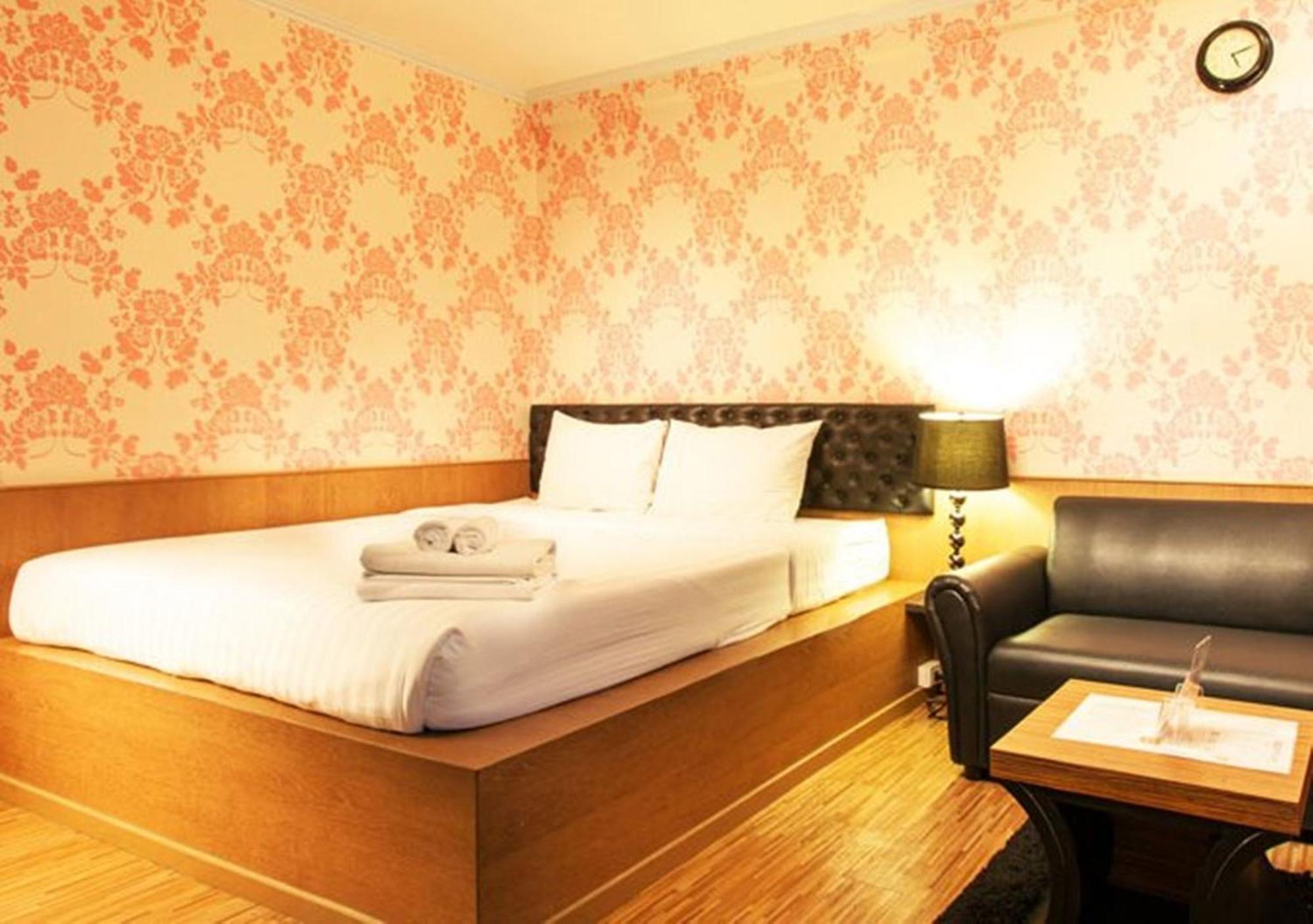 Q Hotel กรุงเทพมหานคร ภายนอก รูปภาพ
