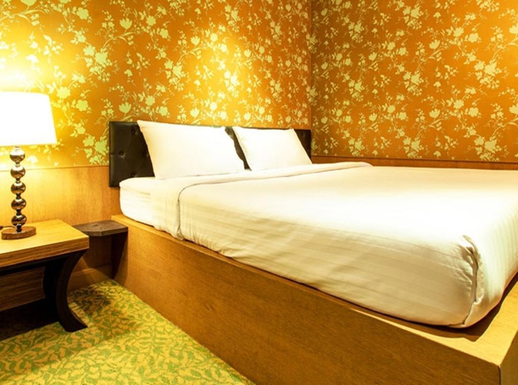 Q Hotel กรุงเทพมหานคร ภายนอก รูปภาพ