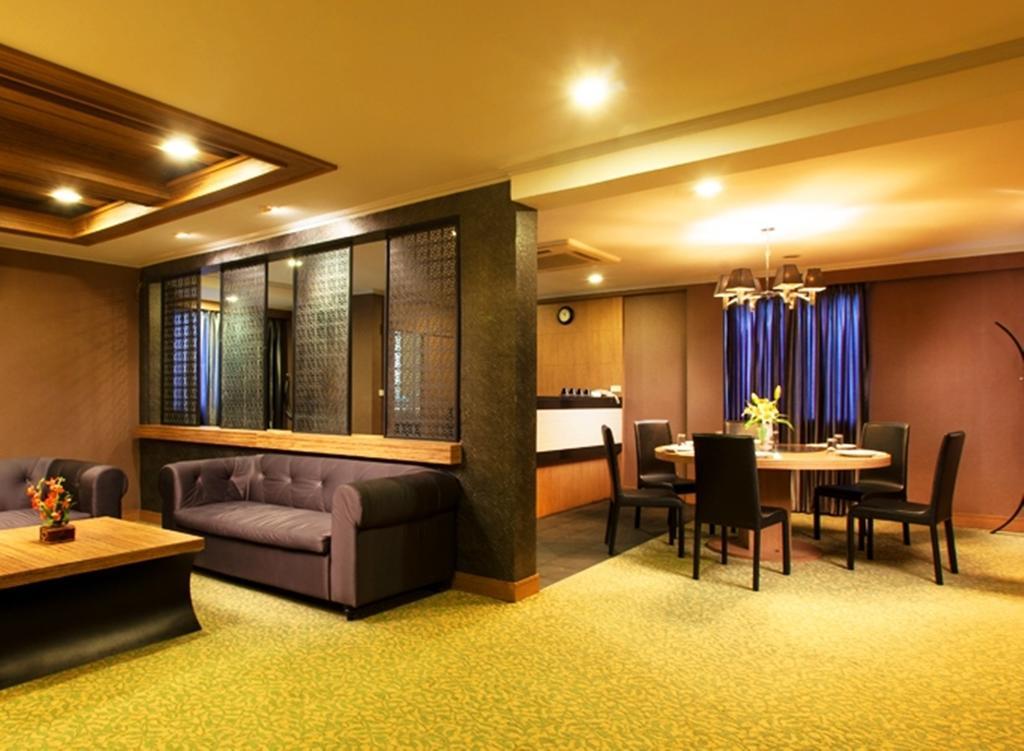 Q Hotel กรุงเทพมหานคร ภายนอก รูปภาพ