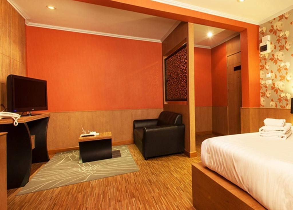 Q Hotel กรุงเทพมหานคร ภายนอก รูปภาพ
