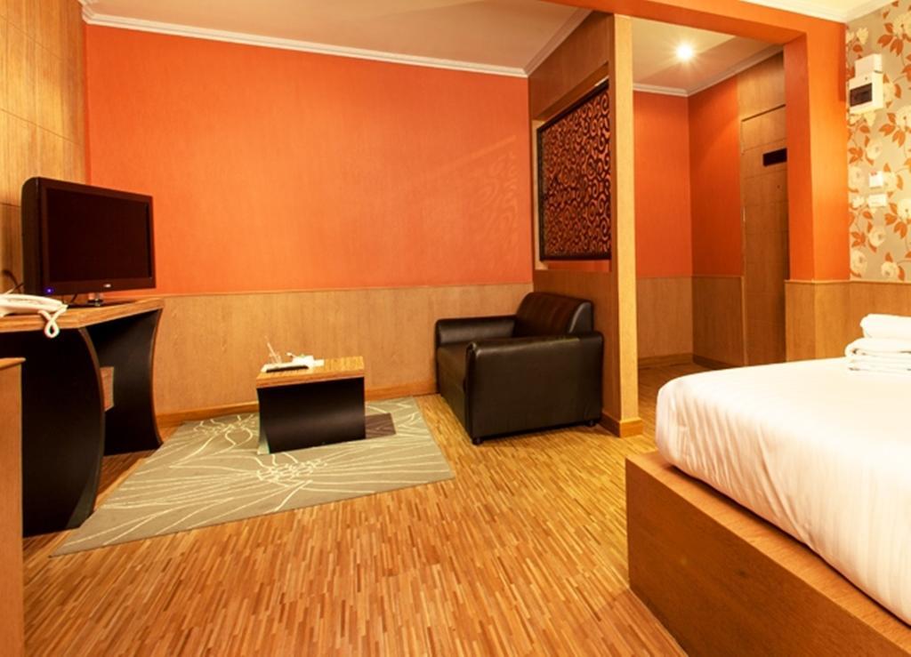 Q Hotel กรุงเทพมหานคร ภายนอก รูปภาพ