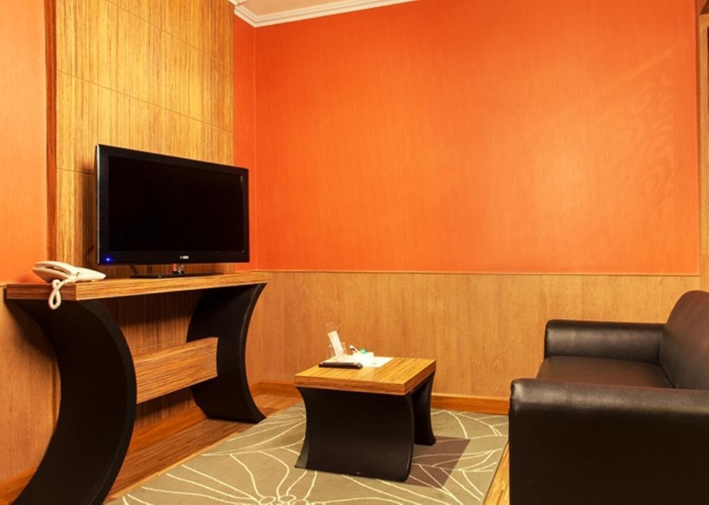 Q Hotel กรุงเทพมหานคร ภายนอก รูปภาพ