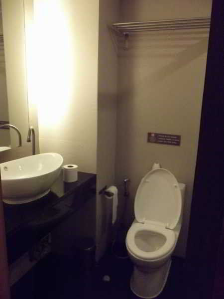 Q Hotel กรุงเทพมหานคร ภายนอก รูปภาพ