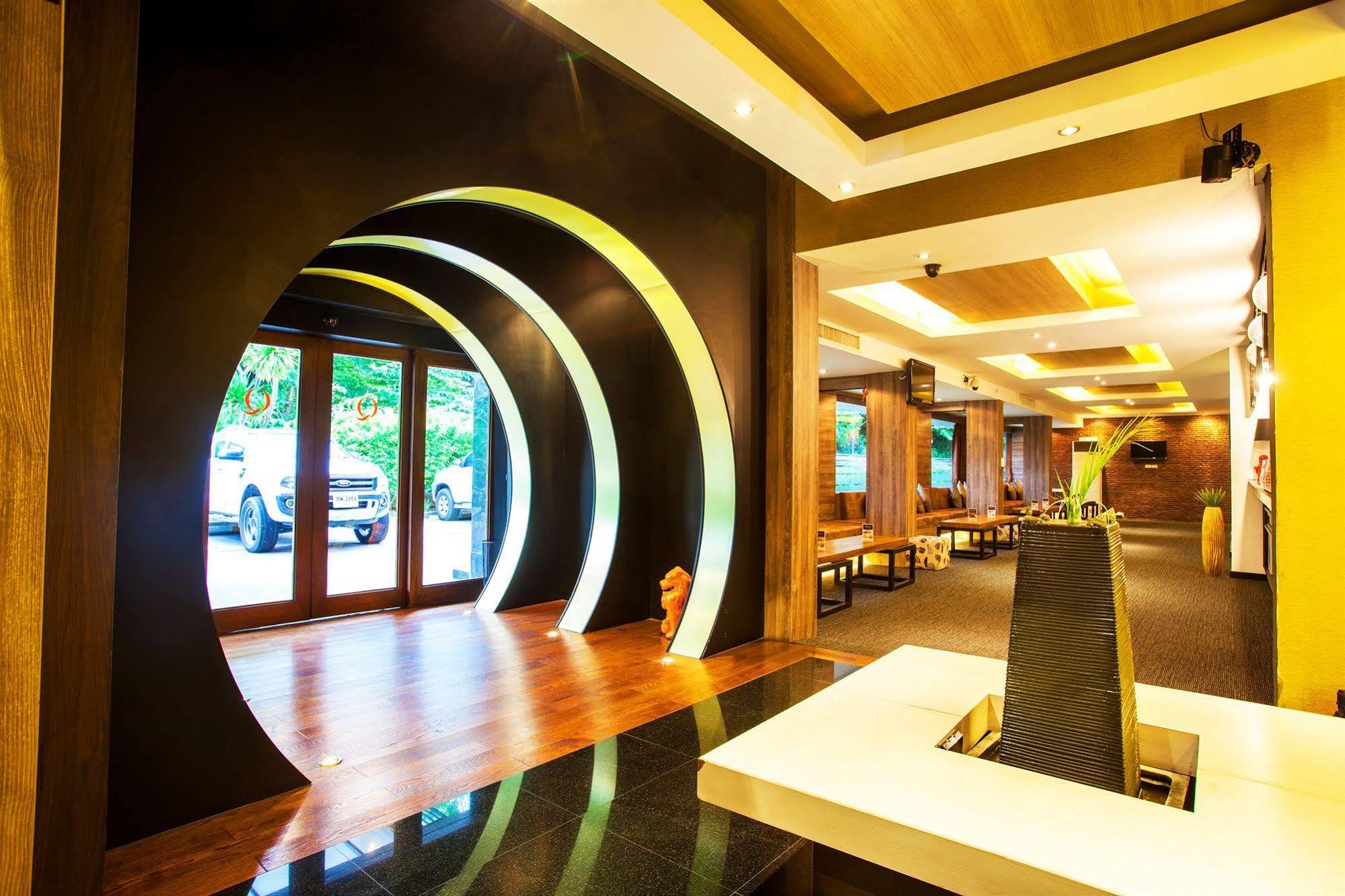 Q Hotel กรุงเทพมหานคร ภายนอก รูปภาพ