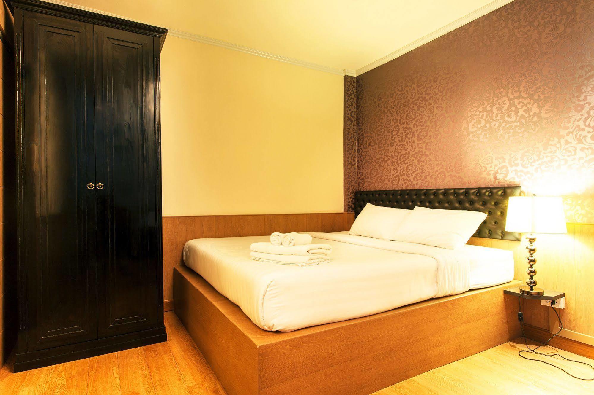 Q Hotel กรุงเทพมหานคร ภายนอก รูปภาพ