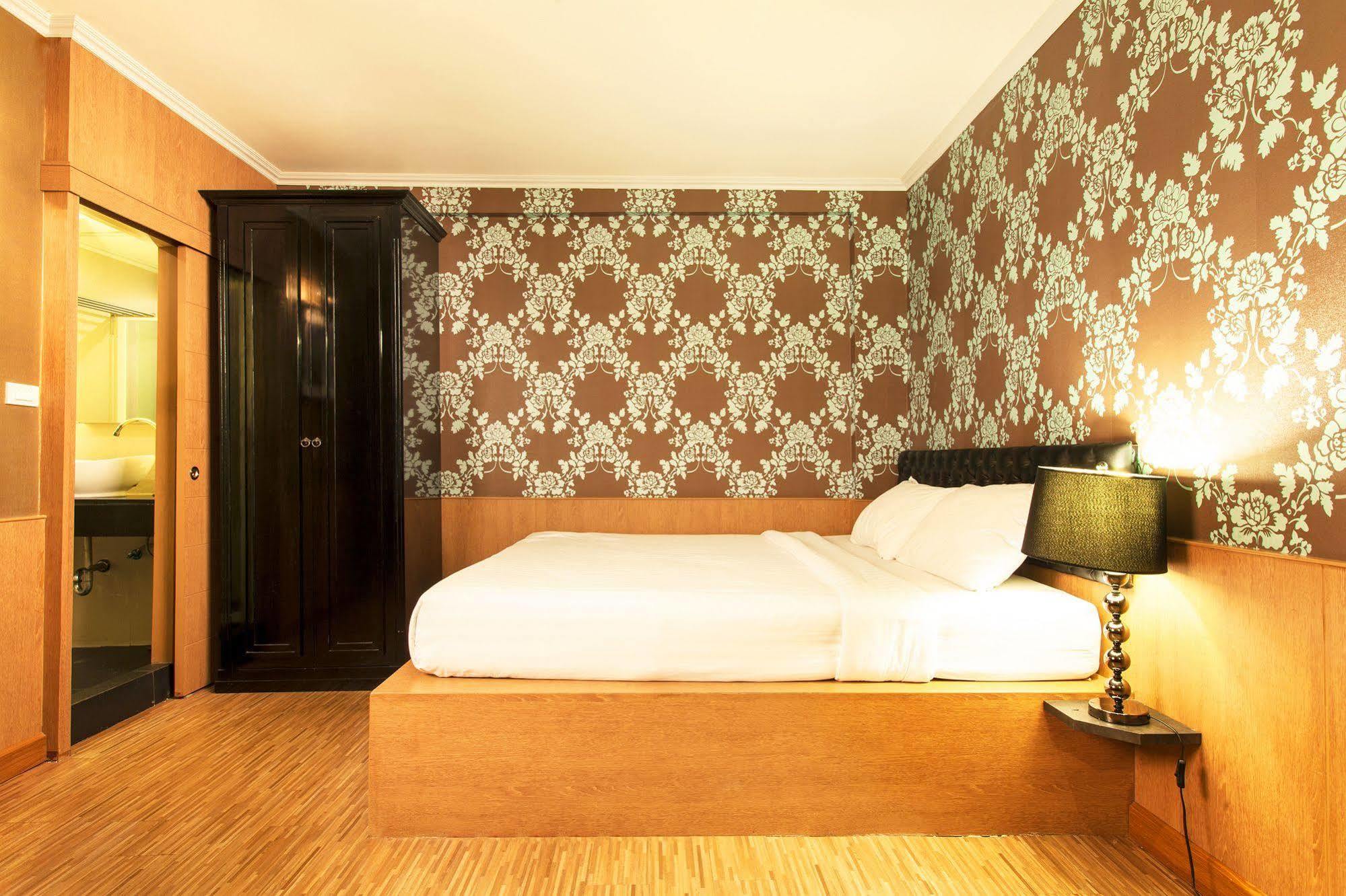 Q Hotel กรุงเทพมหานคร ภายนอก รูปภาพ