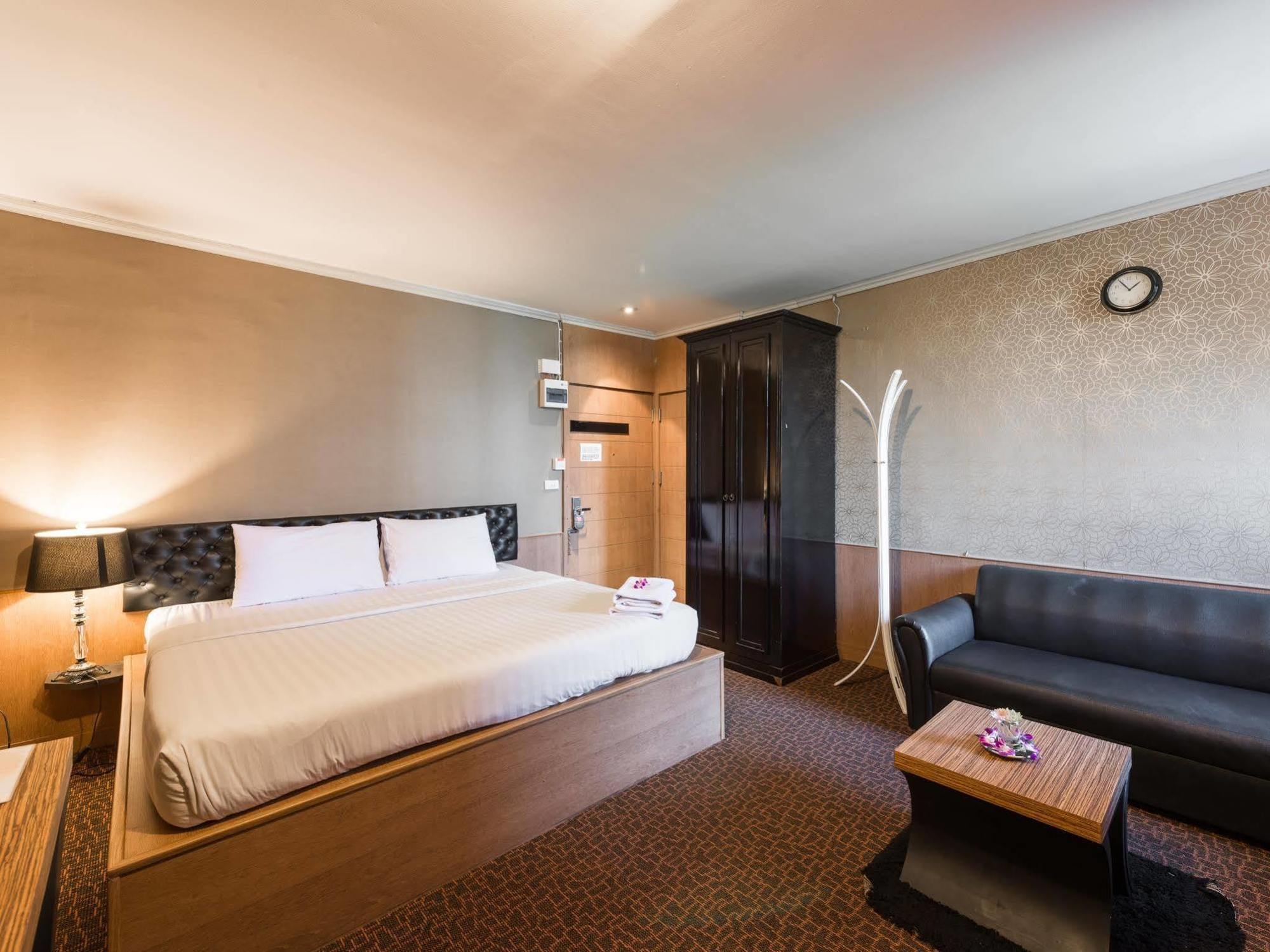 Q Hotel กรุงเทพมหานคร ภายนอก รูปภาพ
