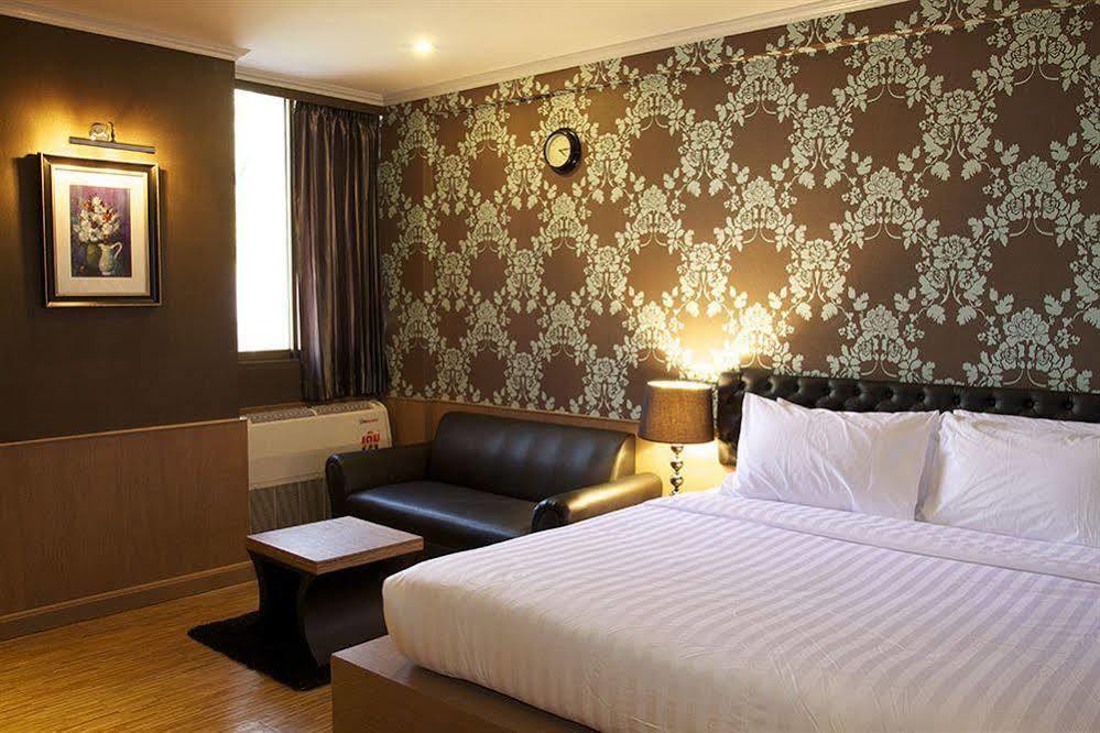 Q Hotel กรุงเทพมหานคร ภายนอก รูปภาพ